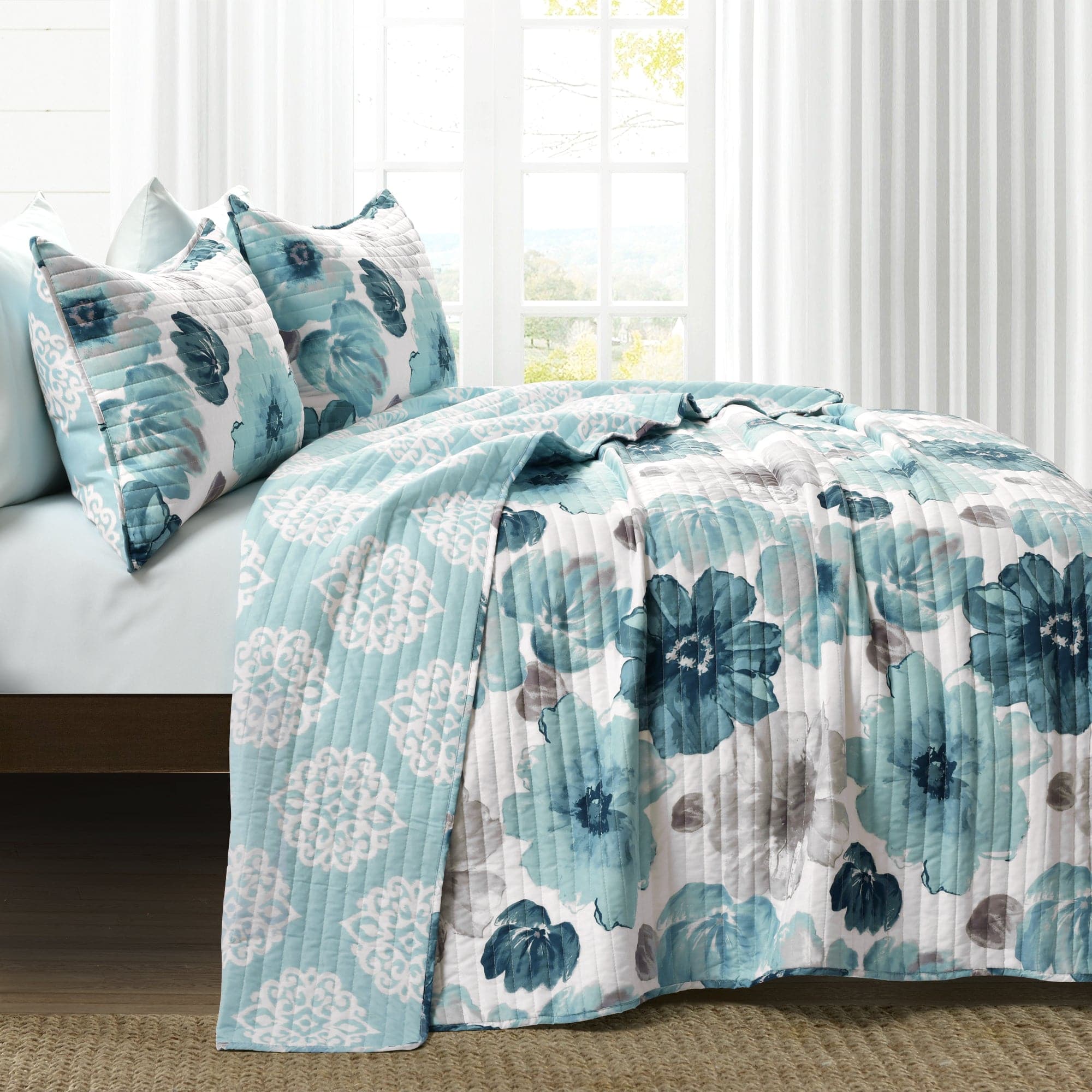 Leah Floral Reversible Quilt 3 Piece Set | Lush Decor | www