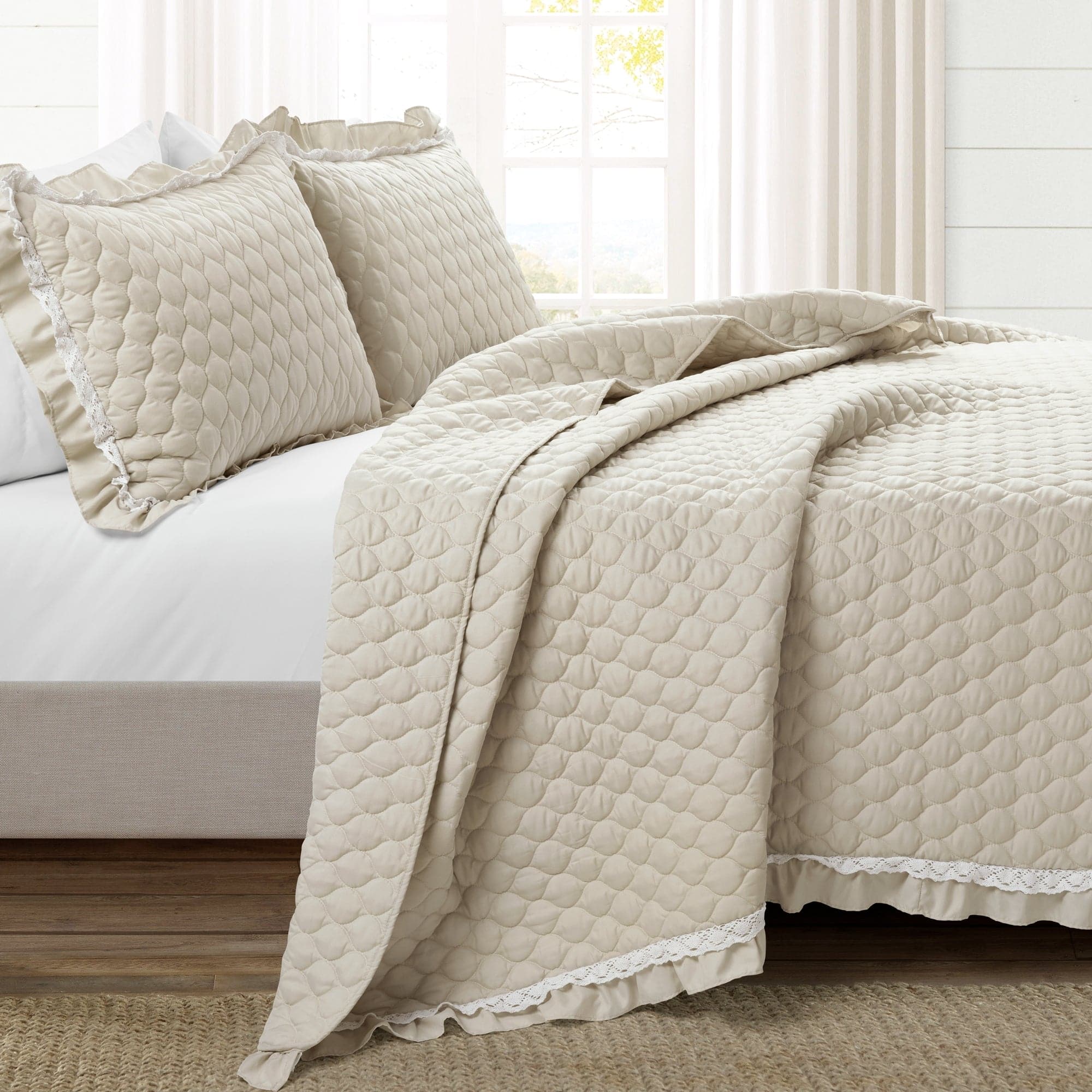 Ella Ruffle Lace 3 Piece Quilt Set - King / Neutral