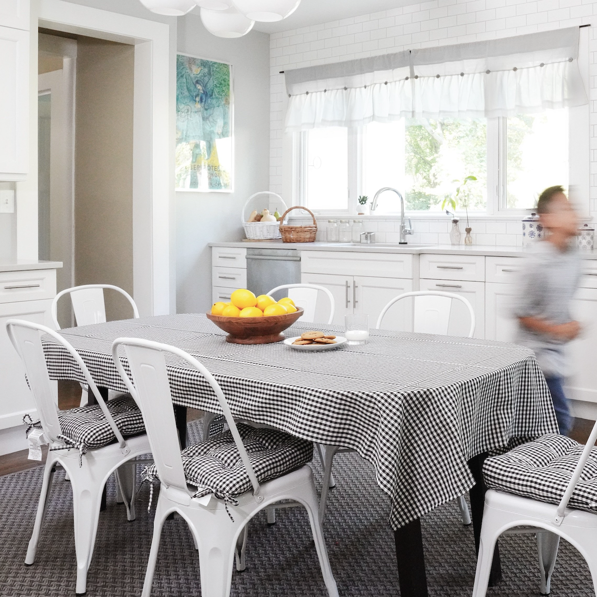 How to Spruce Up Your Dining Room with Table Linens – LushDecor