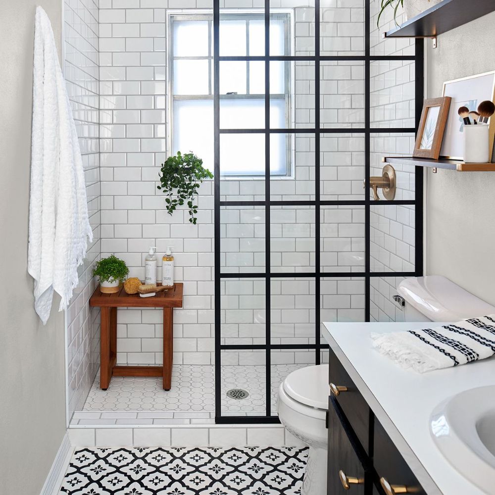 See How a Black and White Bathroom Goes From Bland to Bold