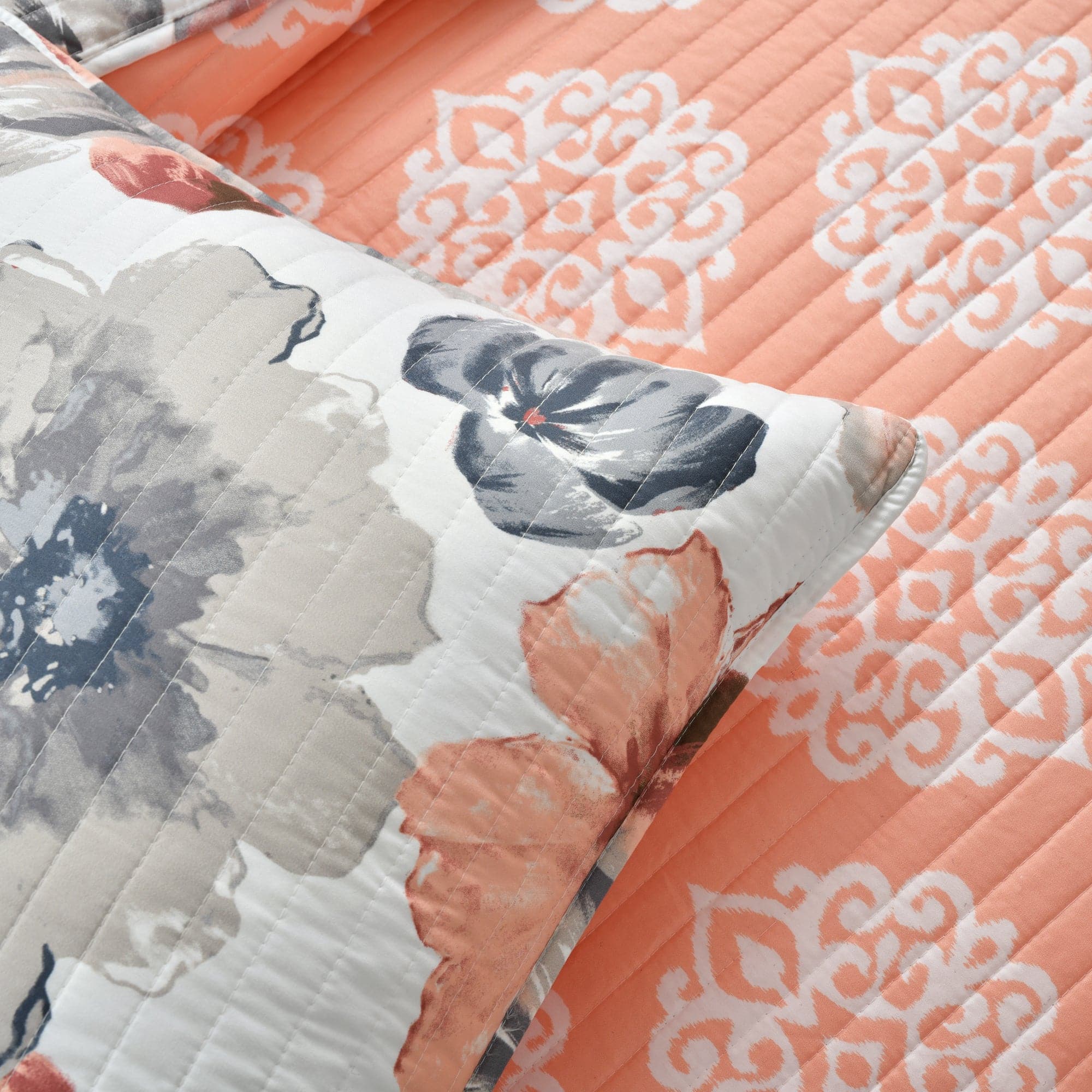 Leah Floral Reversible Quilt 3 Piece Set | Lush Decor | www